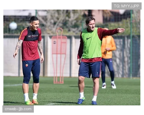 托蒂亮相罗马俱乐部慈善晚宴 创纪录筹得善款助力公益事业